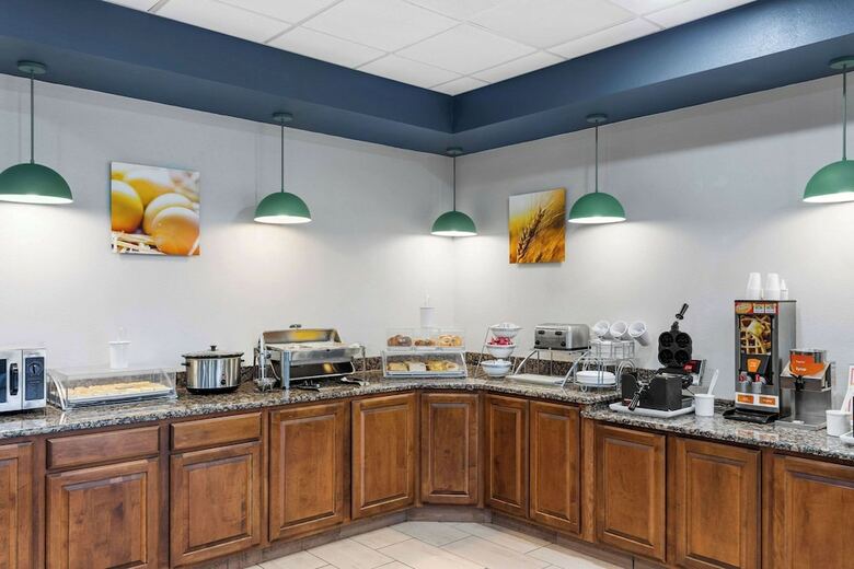 Hotel Comfort Suites