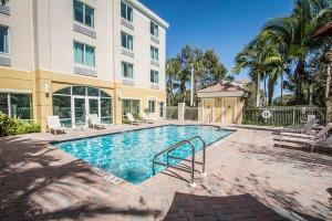 Hotel Comfort Inn & Suites