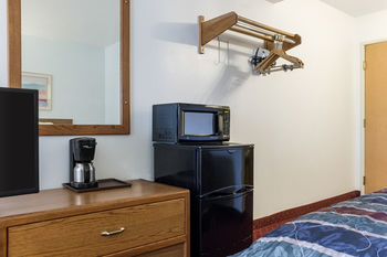 Hotel Rodeway Inn & Suites