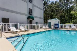Hotel Comfort Suites At The University
