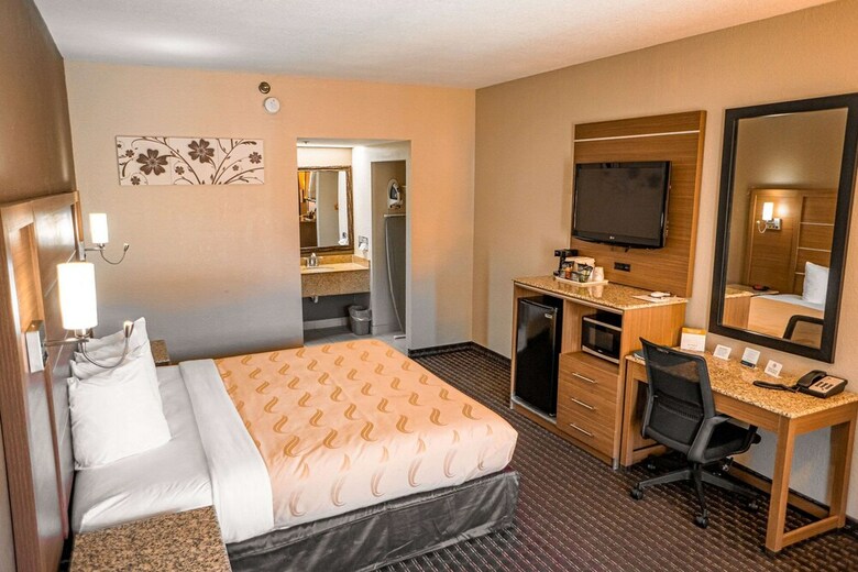 Hotel Quality Inn & Suites At Six Flags