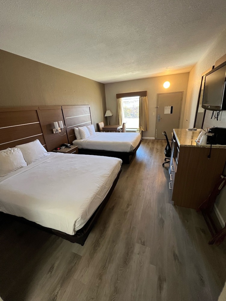 Hotel Quality Inn & Suites At Six Flags