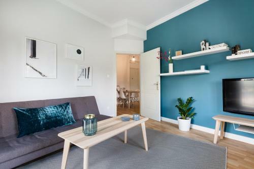 Zeus Temple View 2bd Apartment By Upstreet