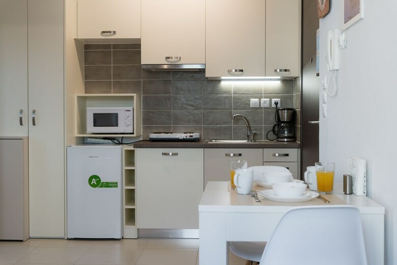 Alekos Apartments