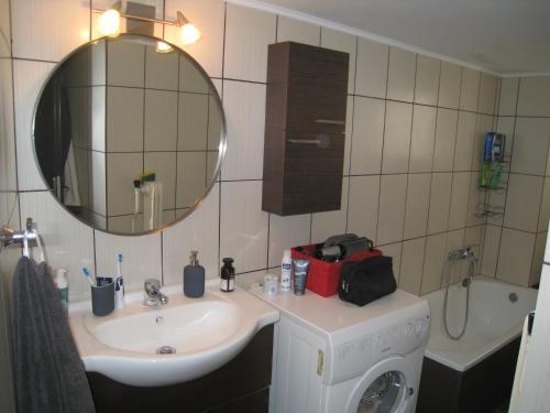 Apartment In The Middle Of Everything