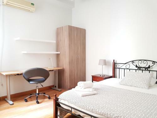 Apartamento Errathens Pine Red And Taupe