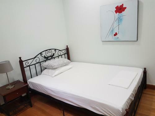 Apartamento Errathens Pine Red And Taupe
