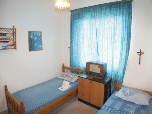 Three-bedroom Apartment In Derveni