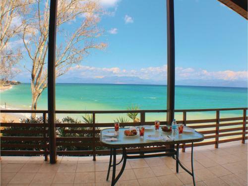 Three-bedroom Apartment In Derveni