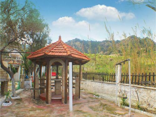 Three-bedroom Apartment In Derveni
