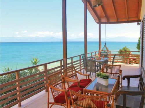 Three-bedroom Apartment In Derveni
