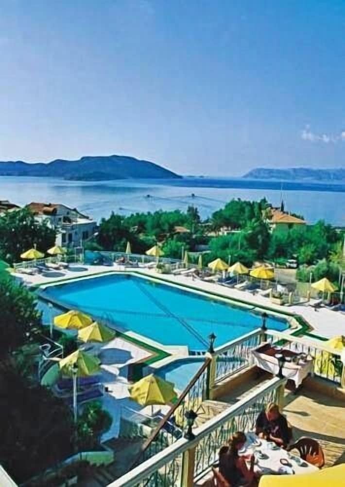 Phellos Hotel