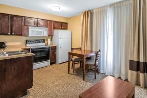 Hotel Comfort Inn & Suites