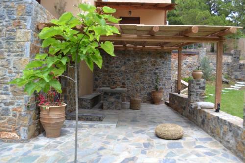 Evia Family House