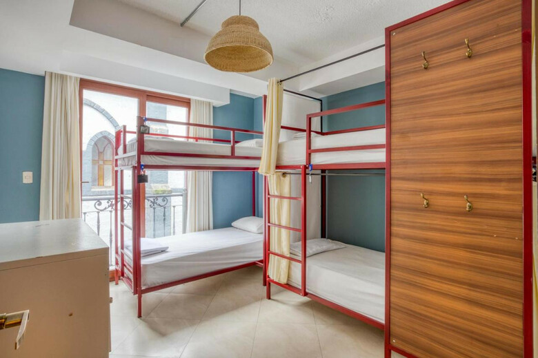 Hotel Socialtel Ba�os
