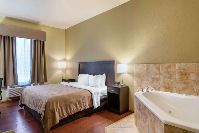 Hotel Quality Inn & Suites