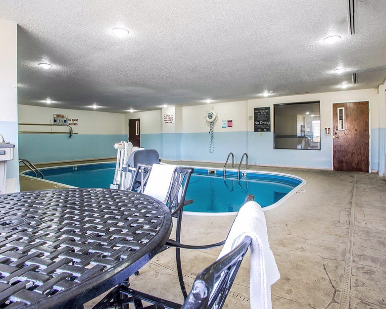 Hotel Comfort Suites Lansing