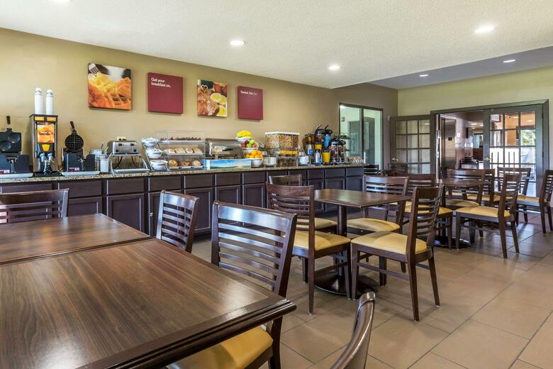 Hotel Comfort Suites Lansing