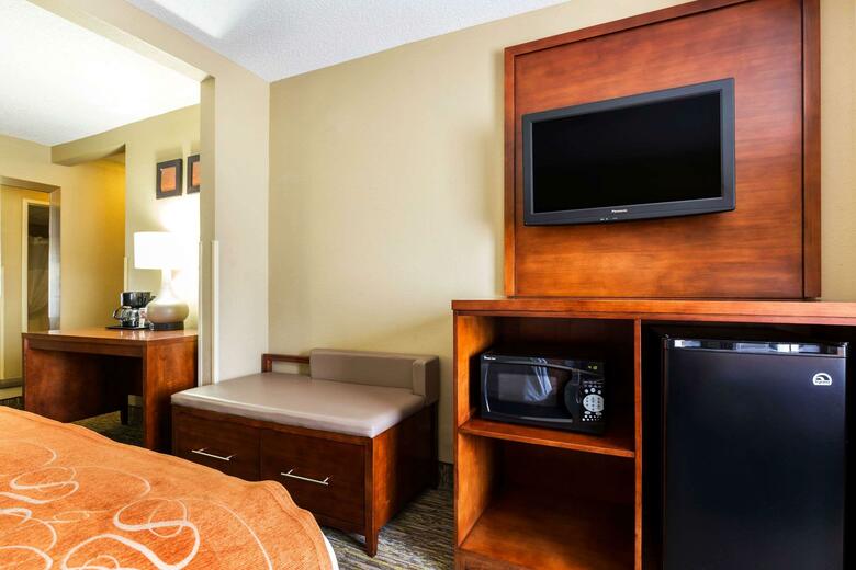Hotel Comfort Suites Lansing
