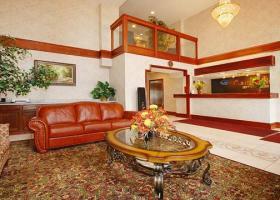 Hotel Comfort Suites Lansing
