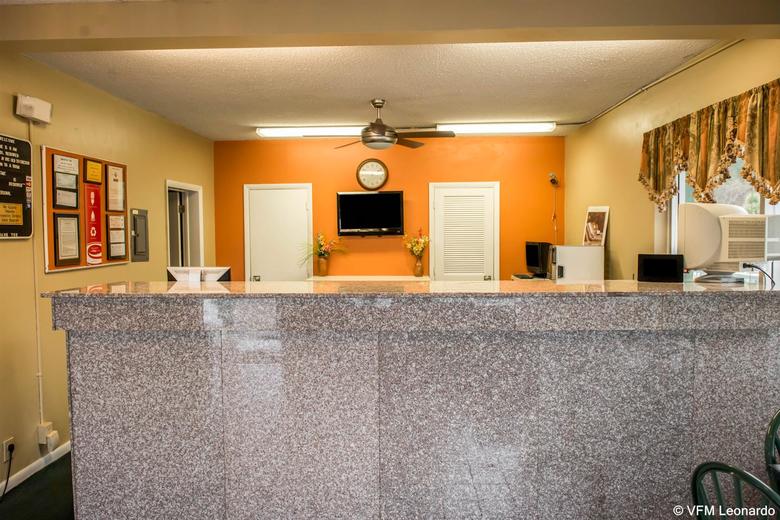 Hotel Econo Lodge North