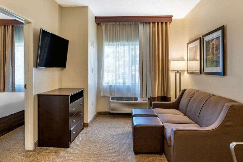 Hotel Comfort Inn & Suites