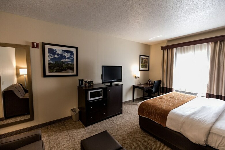 Hotel Comfort Inn & Suites