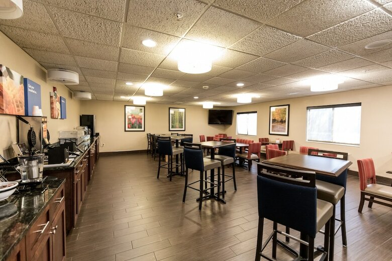 Hotel Comfort Inn & Suites
