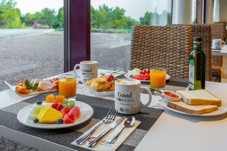 Hotel Exe Layos Golf