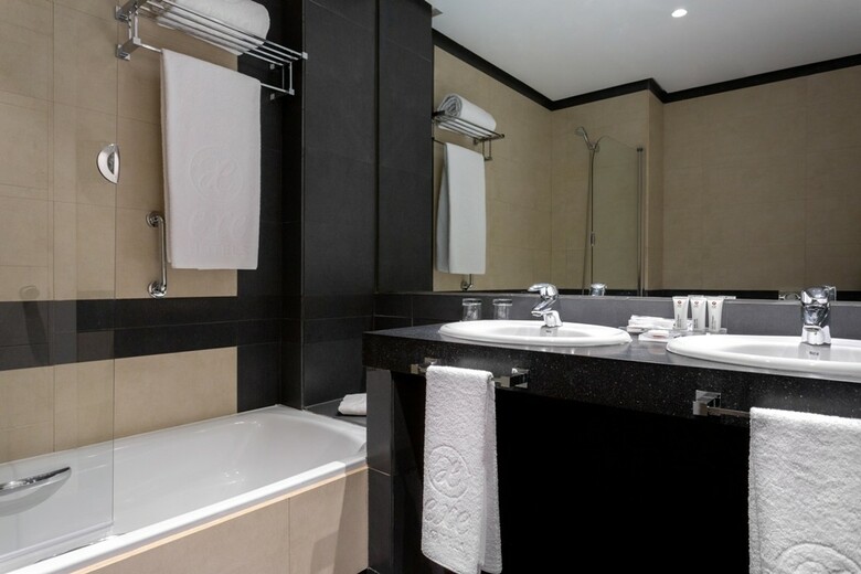 Hotel Exe Layos Golf