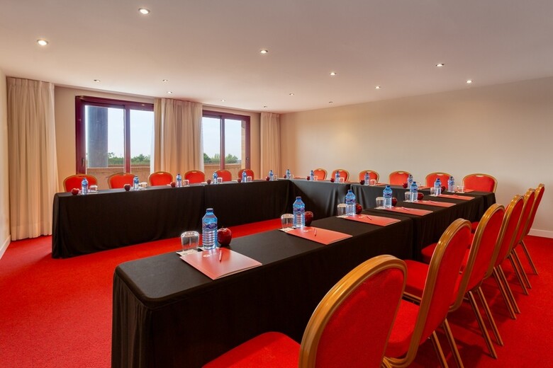 Hotel Exe Layos Golf