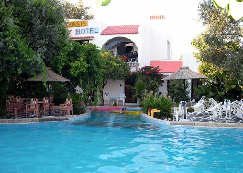 Oasis Hotel & Bungalows
