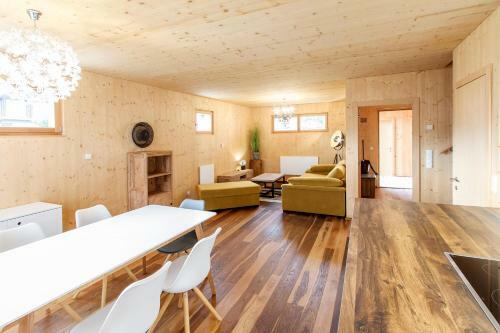 Bio-vollholzhaus Mit Badeplatz