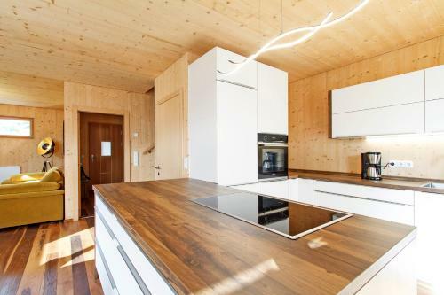 Bio-vollholzhaus Mit Badeplatz