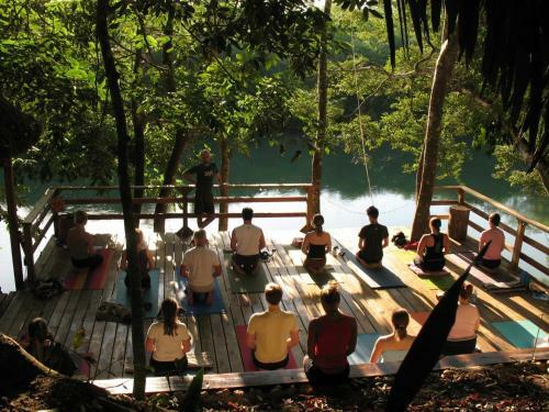 Hotel Cohune Palms River Cabanas