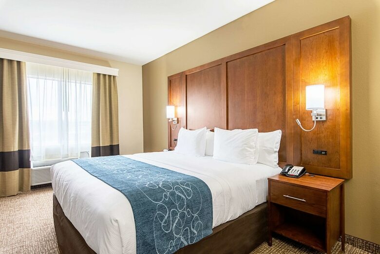 Holiday Inn Express Hotel & Suites Pine Bluff