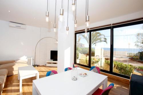 Beachfront Prime Holidays Apartment Bah�a Dej�vea
