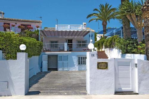 Aduanas Villa Sleeps 8 Air Con Wifi