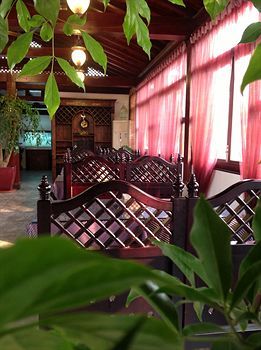 Redwall Jingshan Garden Hotel