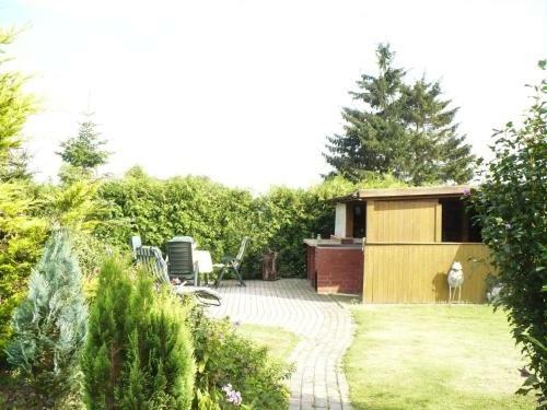 Cozy Apartment In Walkendorf With Garden