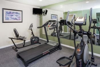 Hotel Baymont Inn And Suites Peoria