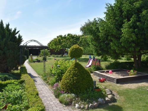 Cozy Apartment In Robertsdorf With Garden