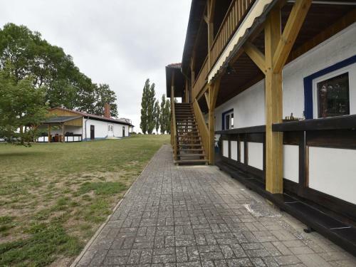 Luxurious Apartment In Boddin With Garden