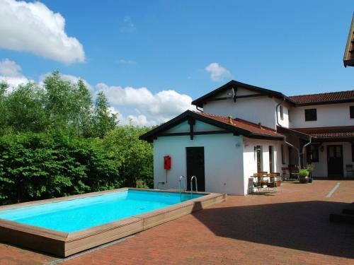 Spacious Apartment In Dargun Mecklenburg With Swimming Pool