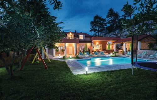 Four-bedroom Holiday Home In Bacina