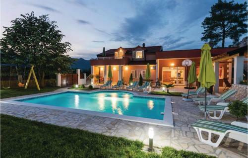 Four-bedroom Holiday Home In Bacina