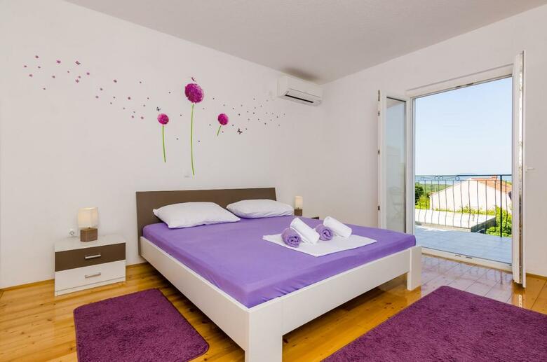 Hostal Apartment & Rooms Ma?din