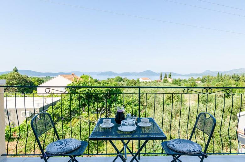 Hostal Apartment & Rooms Ma?din