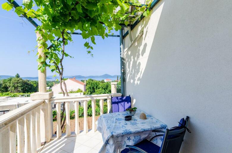 Hostal Apartment & Rooms Ma?din