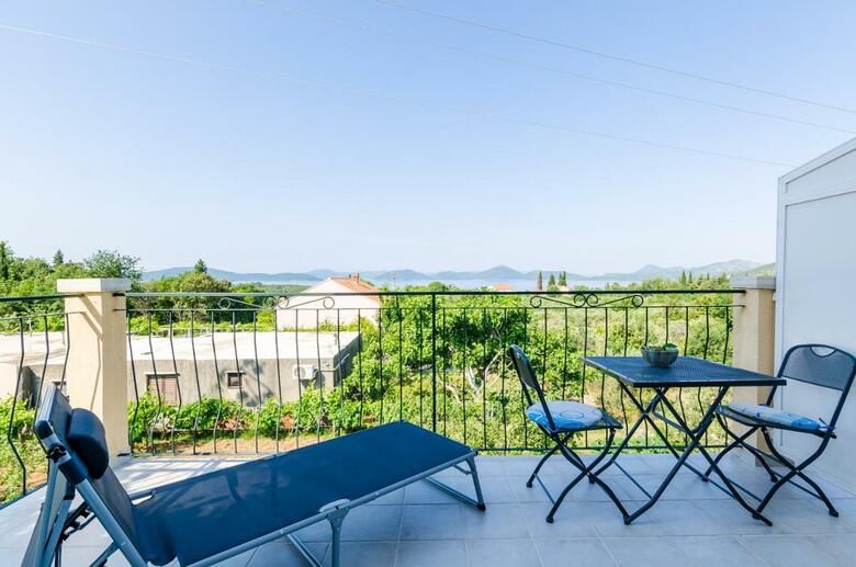 Hostal Apartment & Rooms Ma?din